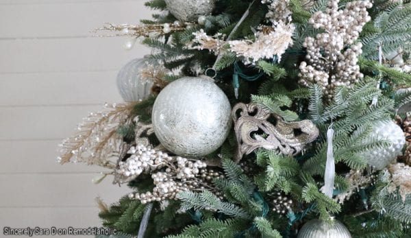 Decorate a Christmas Tree in 5 direct Steps
