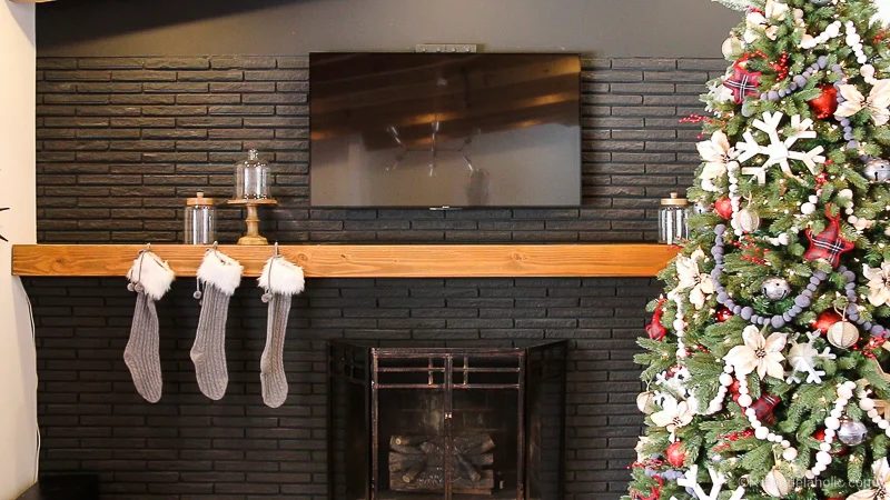 Looking to decorate your mantel for Christmas, but aren't sure where to start? Try these tips for creating a whimsical and rustic Christmas Mantel featured on Bekob.com