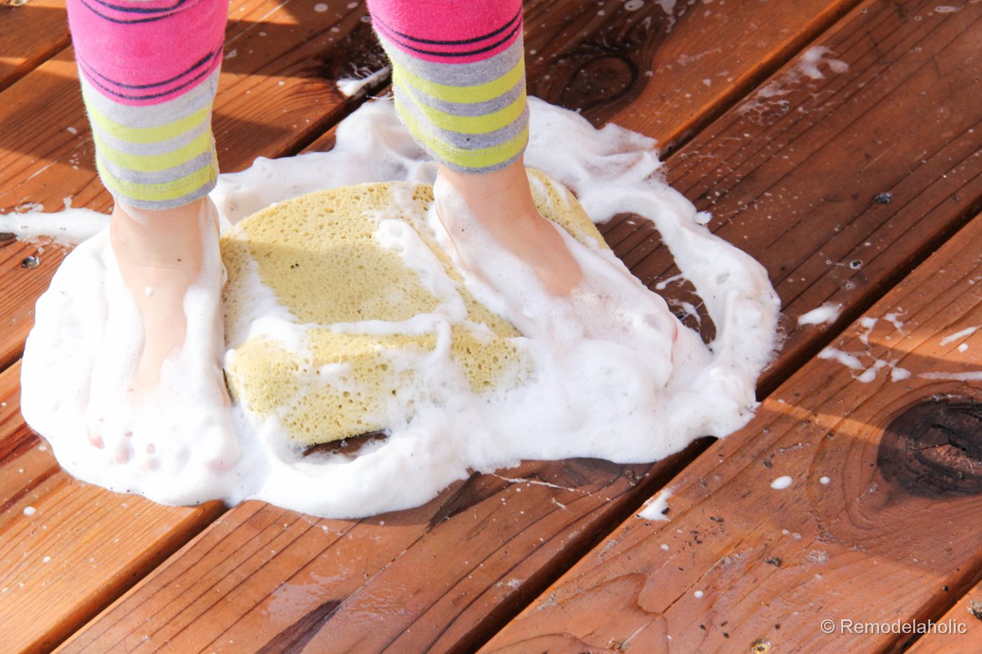 Cleaning with Scotts Outdoor Oxiclean cleaner (18 of 30)