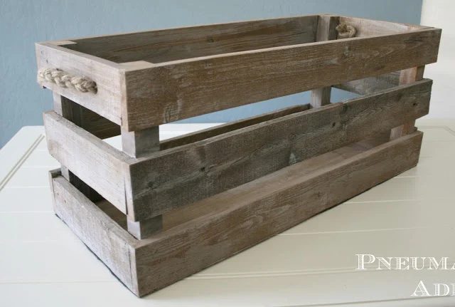 Pallet organzing crate. 16 clever organization pallet hacks featured on Bekob.com