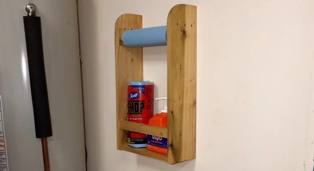 16 clever organization pallet hacks featured on Bekob.com