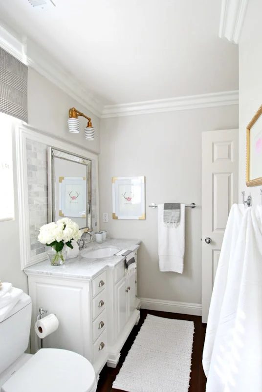 Wall color is Pale Oak by Benjamin Moore. Color Spotlight Bekob