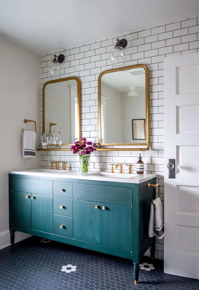 25 Inspiring and Colorful Bathroom Vanities via @tipsholic #bathroom #vanity #colorful #colors #homedecor