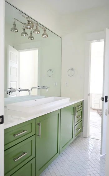 25 Inspiring and Colorful Bathroom Vanities via @tipsholic #bathroom #vanity #colorful #colors #homedecor