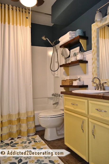 25 Inspiring and Colorful Bathroom Vanities via @tipsholic #bathroom #vanity #colorful #colors #homedecor