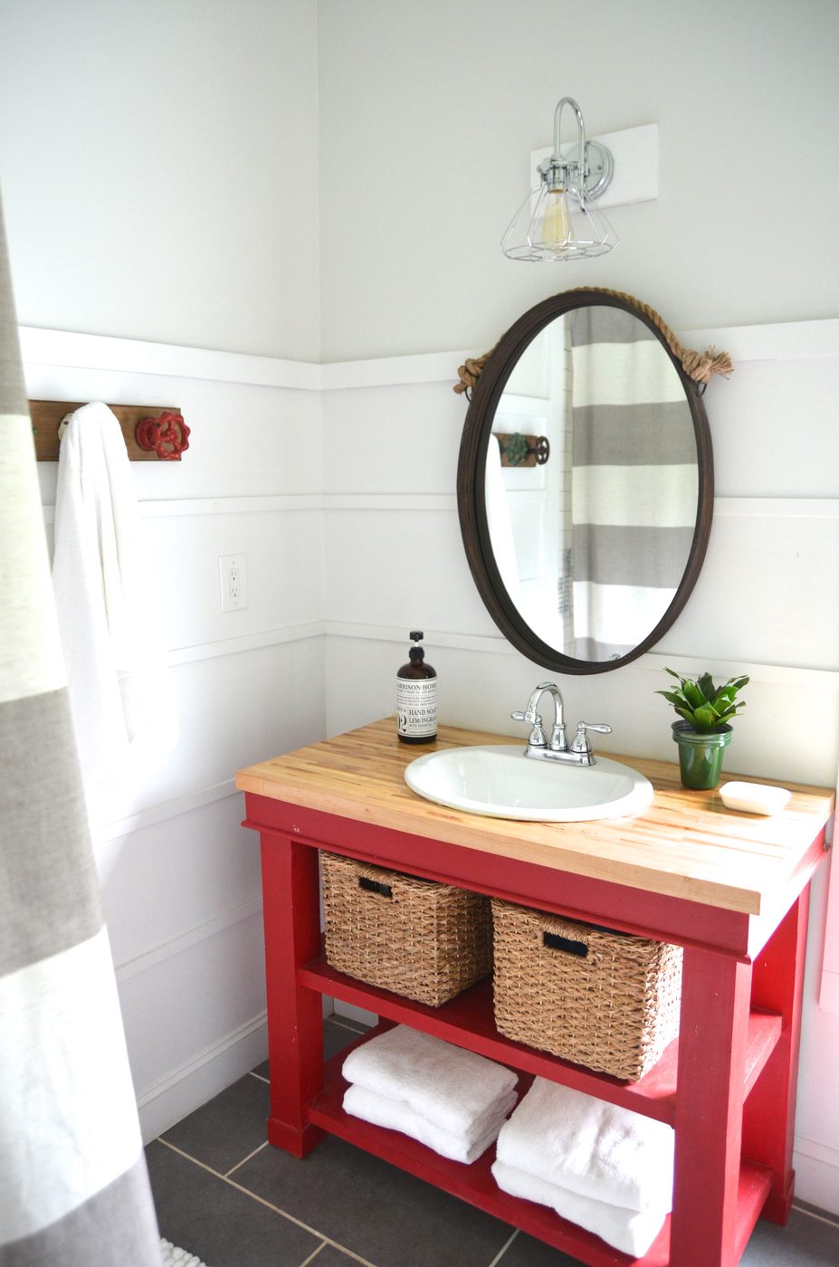 25 Inspiring and Colorful Bathroom Vanities via @tipsholic #bathroom #vanity #colorful #colors #homedecor