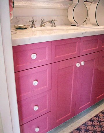 25 Inspiring and Colorful Bathroom Vanities via @tipsholic #bathroom #vanity #colorful #colors #homedecor