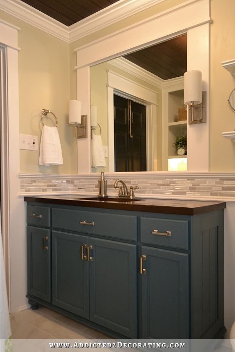25 Inspiring and Colorful Bathroom Vanities via @tipsholic #bathroom #vanity #colorful #colors #homedecor