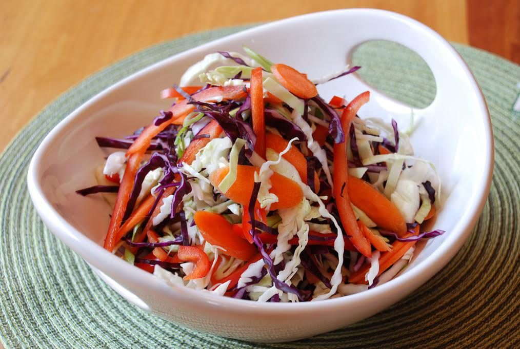 Colorful Coleslaw with Beet Juice Vinaigrette | FOODIEaholic.com #recipe #cooking #side #coleslaw #healthy #beetjuice