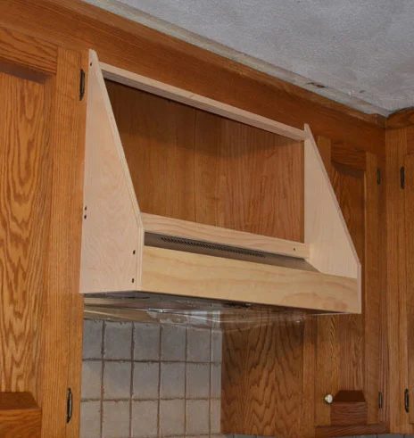 How to create a Custom Storage Range Hood via @Bekob #kitchenstorage #whitekitchen #DIYkitchen #rangehood on Bekob.com