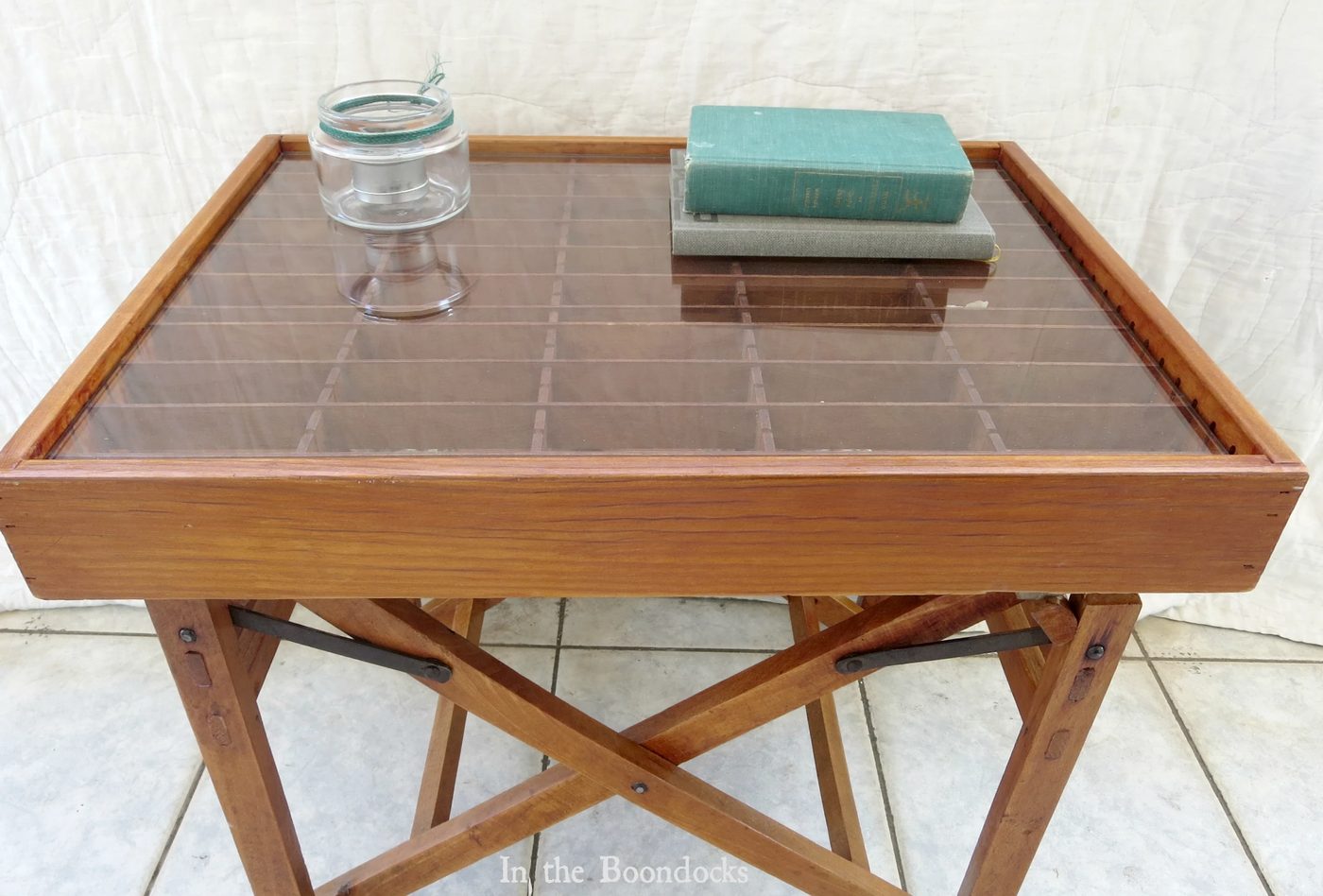 upcycled broken director's chair and cassette tape organizer into a strong display table - In The Boondocks on Bekob (8)