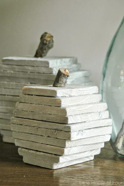 creative-handmade-pallet-projects-stacked-pallet-wood-scrap-pumpkins-little-house-of-four