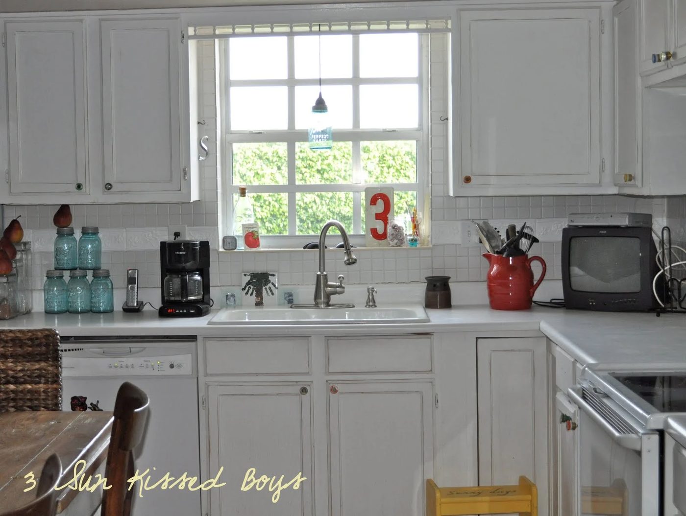 8 Add color to your kitchen on a modest-cost, reclaim old fuses as hardware by 3 Sunkissed Boys featured on @Bekob