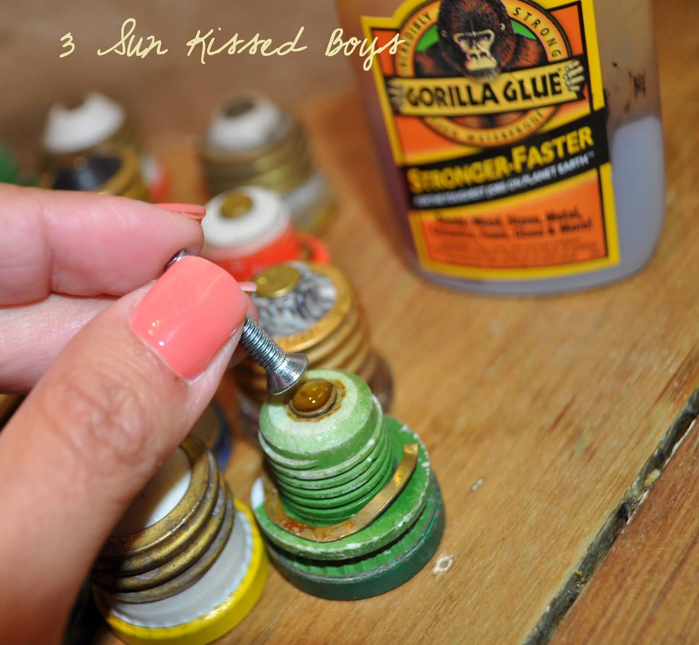 5 walkthrough for using old fuses as kitchen hardware by 3 Sunkissed Boys featured on @Bekob