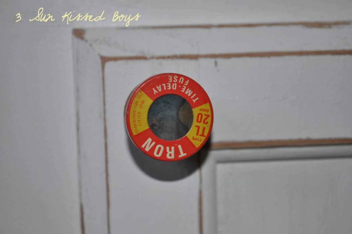 12 Handmade Kitchen cabinet update using reclaimed old fuses by 3 Sunkissed Boys featured on @Bekob