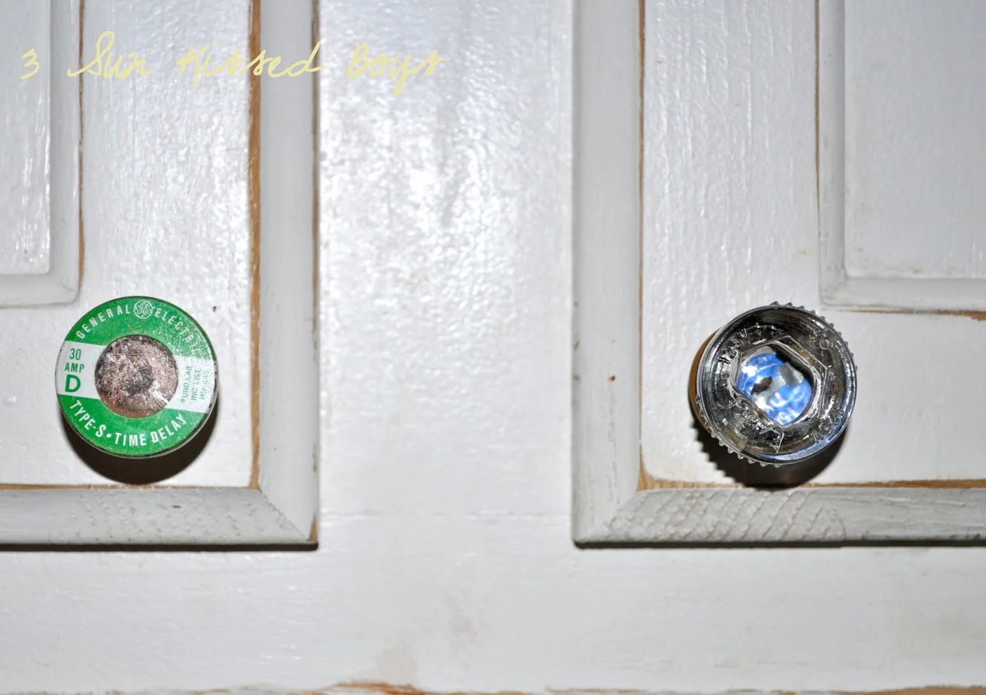 10 Repurposed old fuses make great drawer pulls in the kitchen by 3 Sunkissed Boys featured on @Bekob
