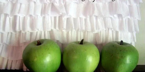 Crepe Streamer Ruffles Wall Art: Guest