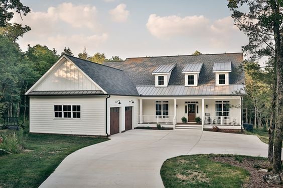Image Source: https://southernweddings.com/2016/06/24/the-teasleys-modern-farmhouse/ Photo Credit: Meredith Teasley Photography (www.meredithteasley.com)