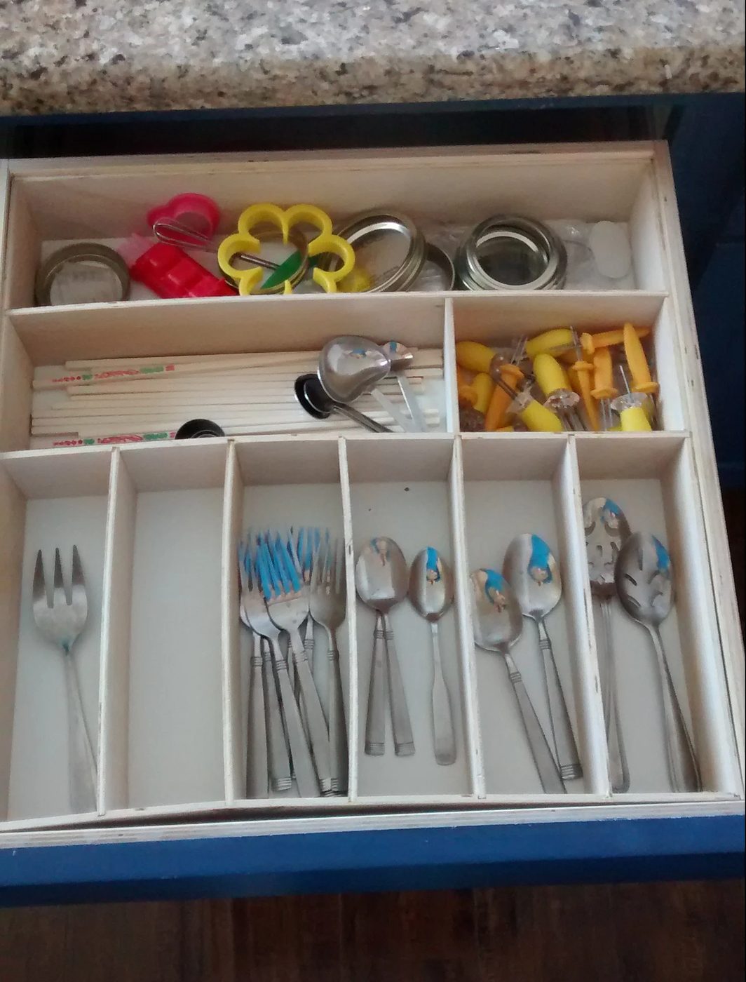 Removeable Drawer organizers made out of thin plywood featured on Bekob.com
