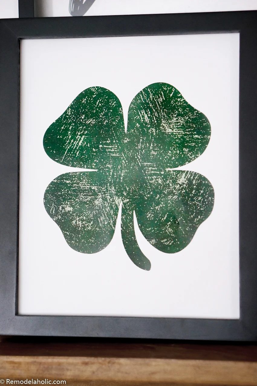 Printable Distressed Shamrock Lucky Green Clover Printable #Bekob #stpatricksdaydecorations