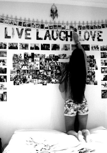 picture wall - great for a dorm room!