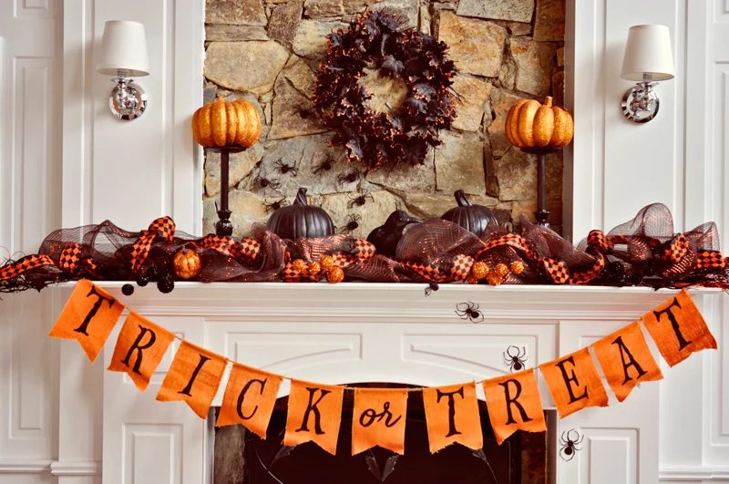 Spray painted lamps turned decor stands | direct Halloween Decor options and Tutorials at Bekob.com