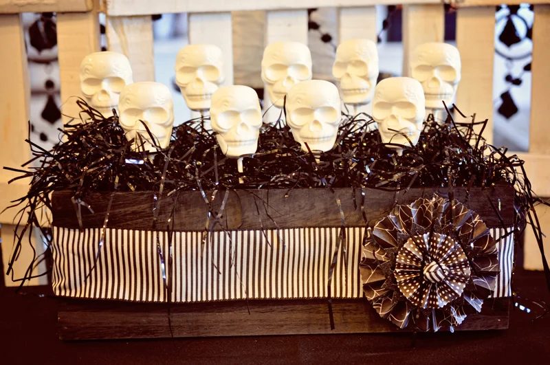Halloween party food, cakes and skull pop treats and a direct backdrop | direct Halloween Decor options and Tutorials at Bekob.com