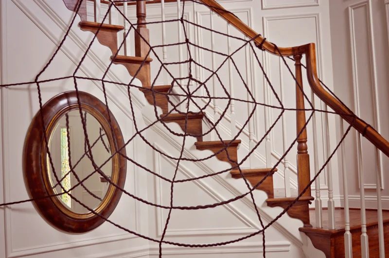 How to make an extra large spider web | straightforward decor for a Halloween party: an oversized yarn spiderweb, so straightforward to make but such a big impact! | direct Hallowe