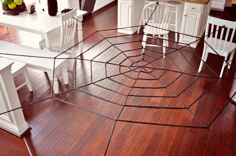 How to make an extra large spider web | straightforward decor for a Halloween party: an oversized yarn spiderweb, so straightforward to make but such a big impact! | direct Hallowe