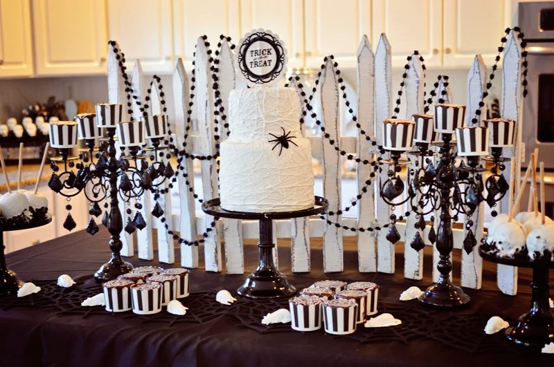 Halloween party food, cakes and treats and a direct backdrop | direct Halloween Decor options and Tutorials at Bekob.com
