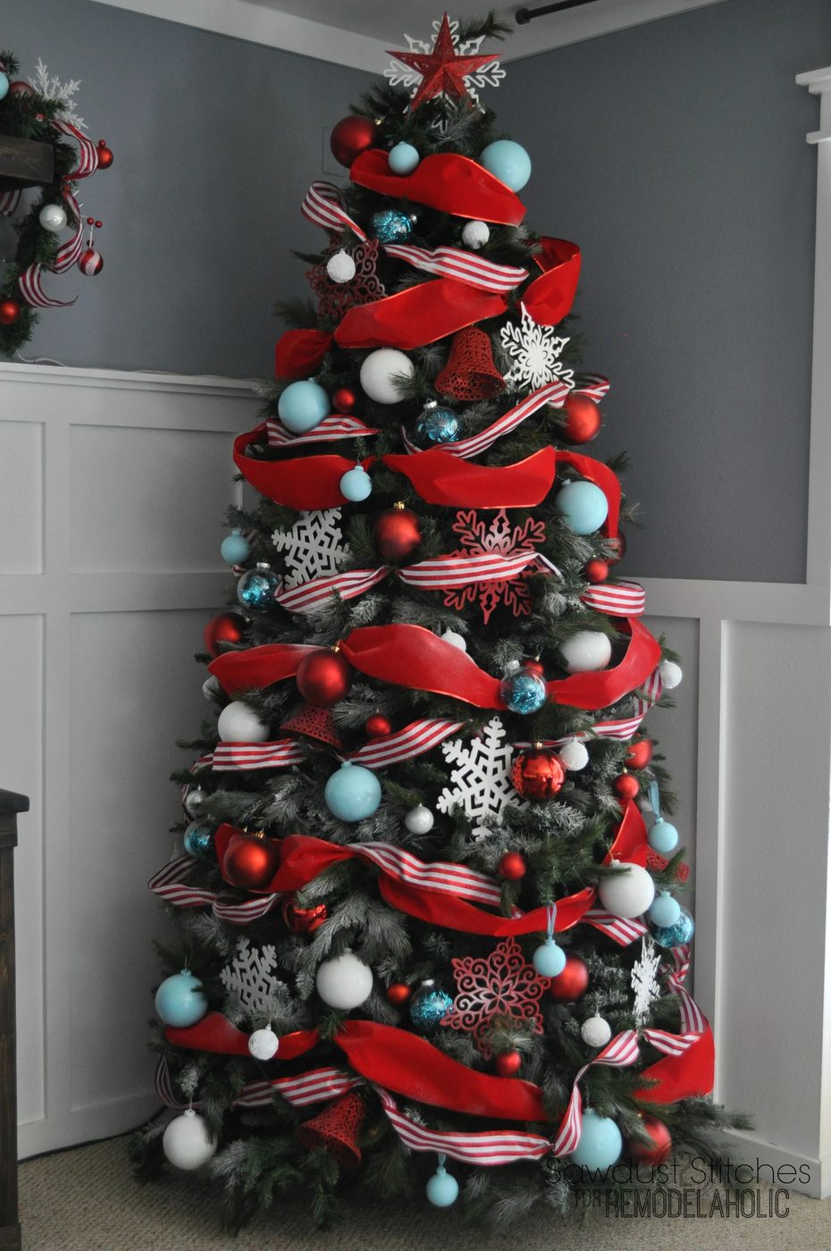How to Decorate a Christmas Tree (like a professional) @Bekob #sawdust2stitches