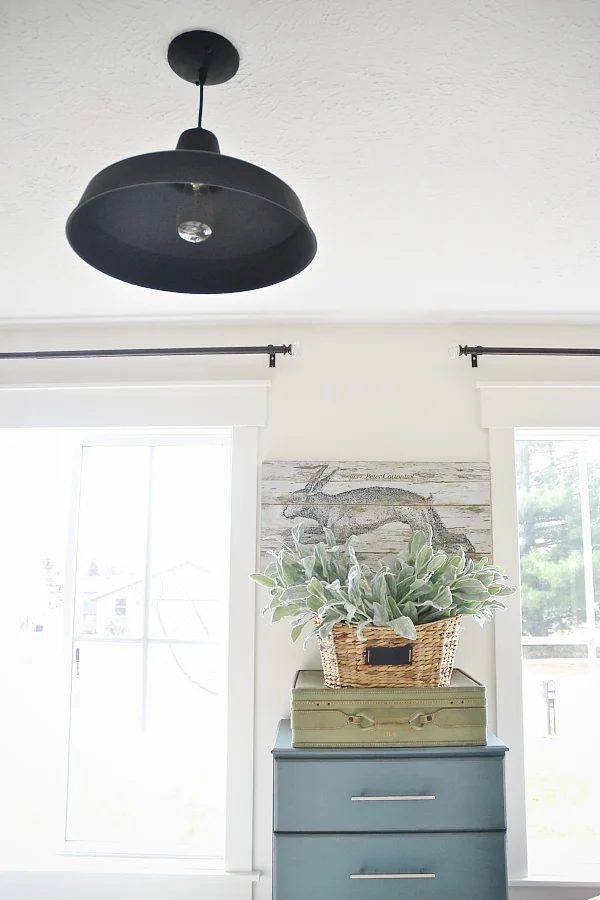 painted black farmhouse light (Liz Marie Blog)