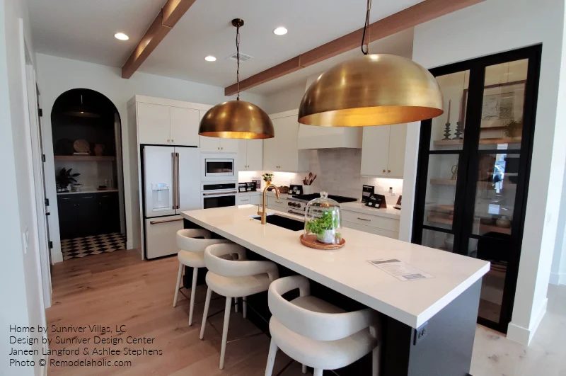 Black Paint Kitchen White And Black Cabinets And Pantry Bekob SGPH22 H24 (1)
