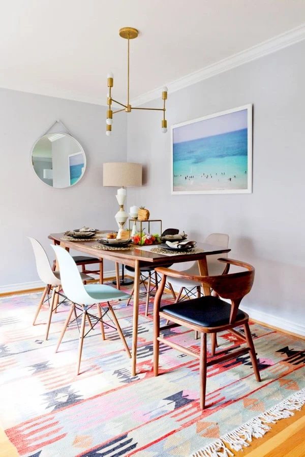Inspiration and tips for decorating a casual coastal dining room