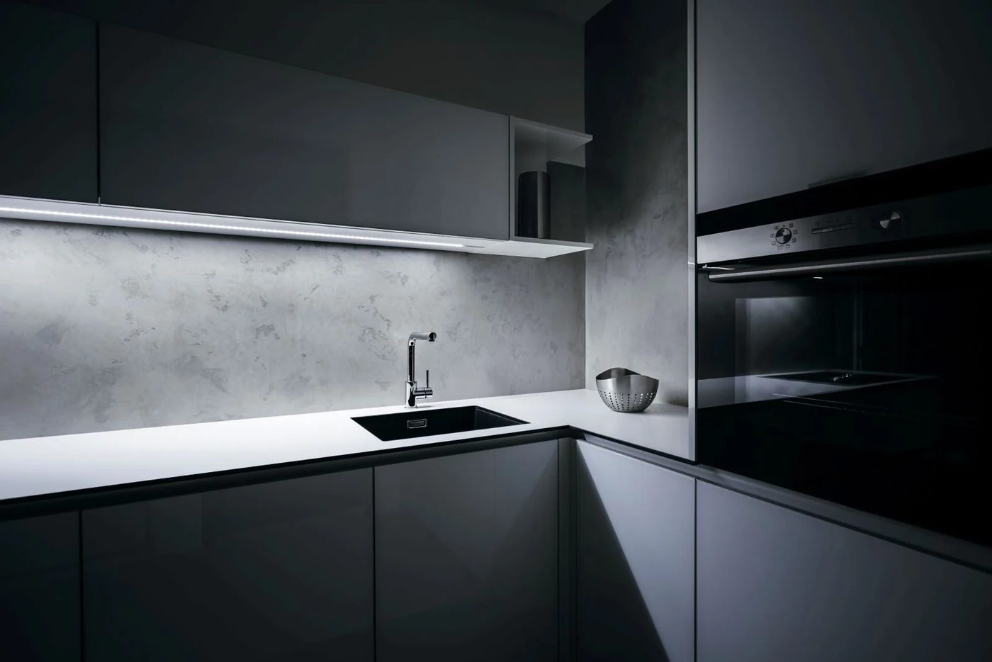 Dark Kitchen