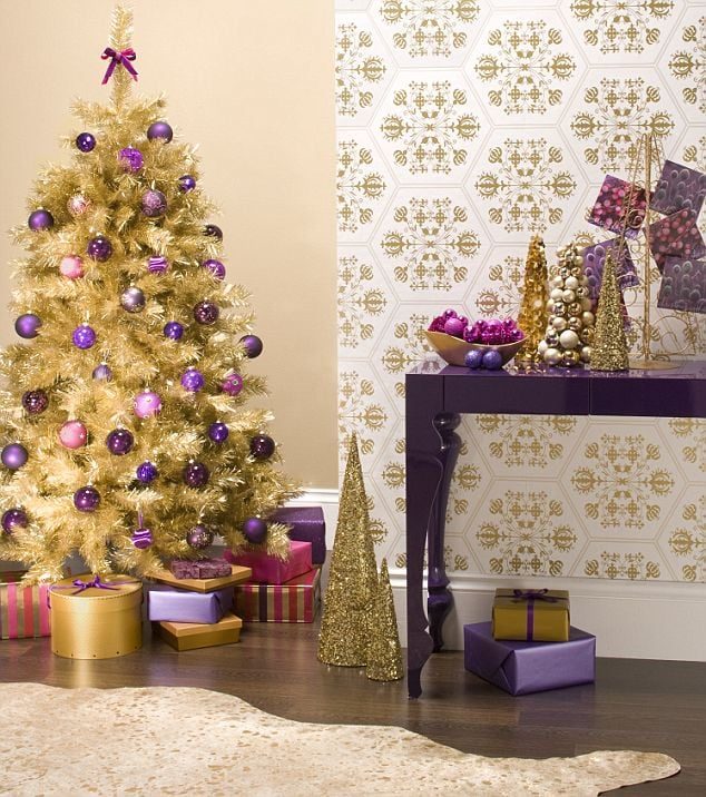 purple and gold christmas tree - Daily Mail via @Bekob