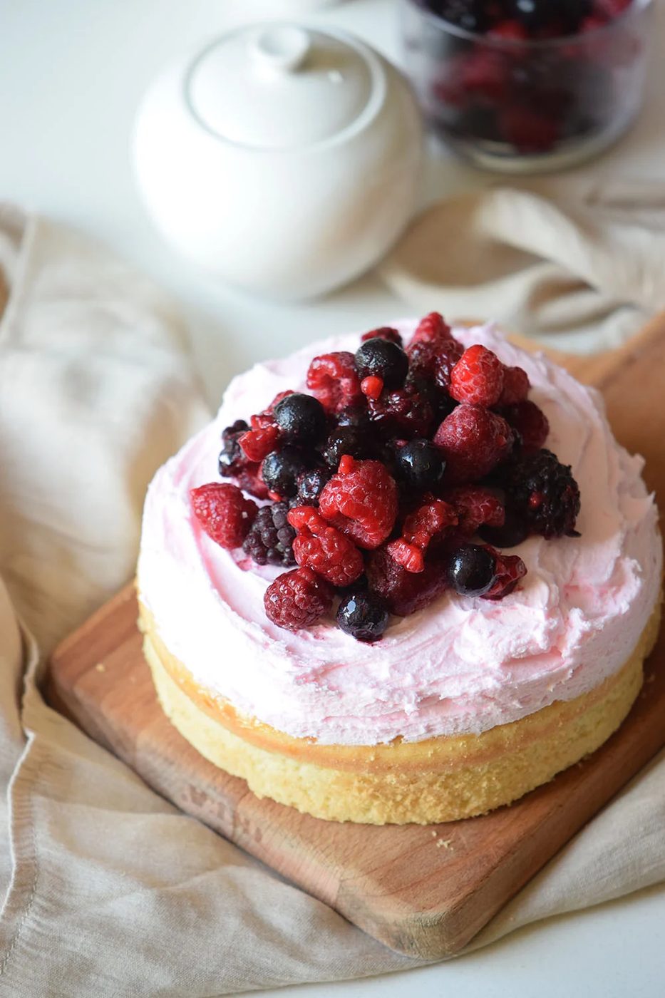 Berry Fields Cake is the well fitted summer cake, vanilla base and berry frosting all topped with some fresh berries. You'll want to make it every day