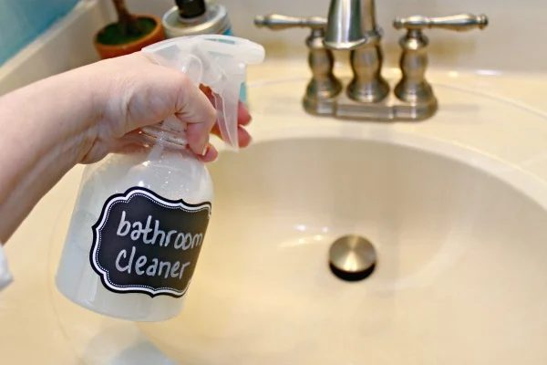 All-Natural-Bathroom-Cleanser