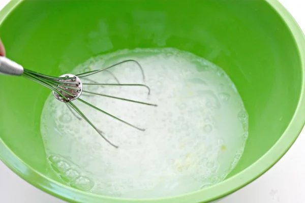 Homemade-Bathroom-Cleaner