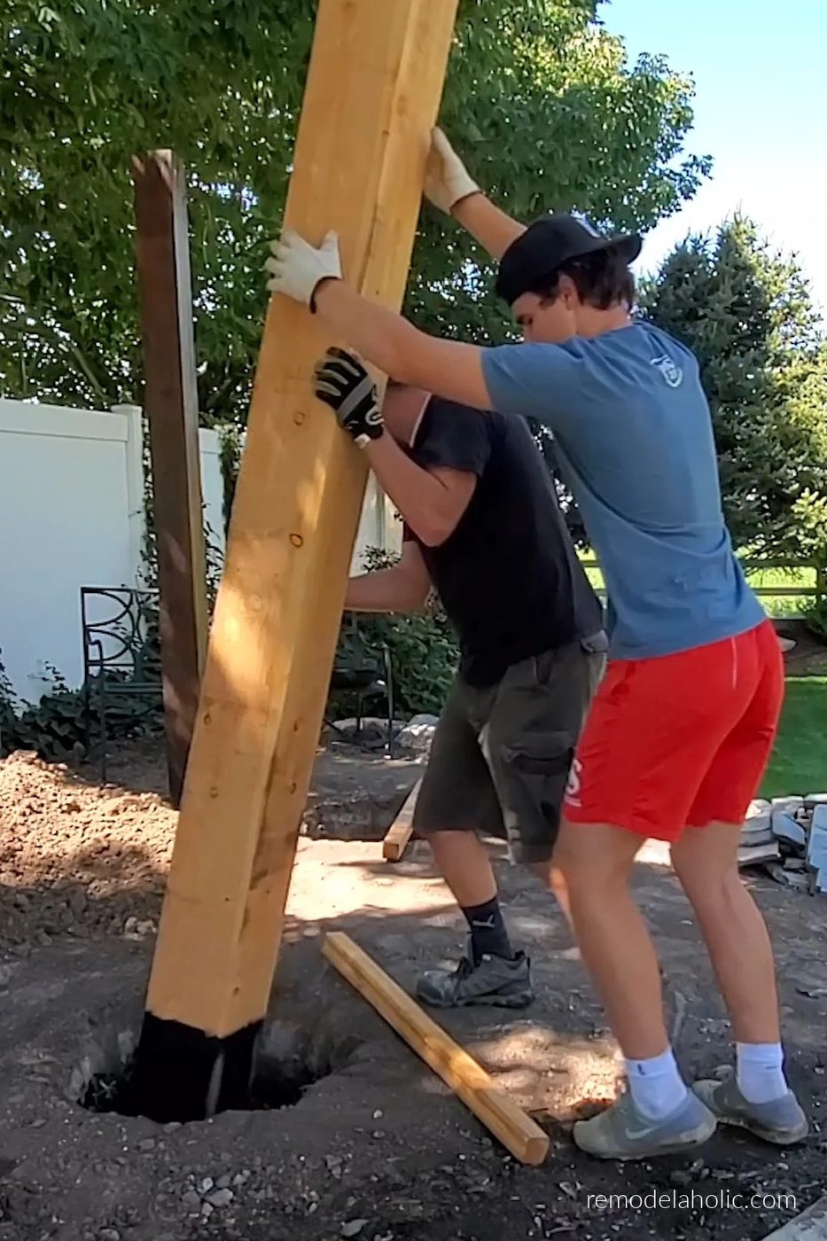 Place And Level Arbor Swing Post 8x8 In 3ft Hole 02, Bekob