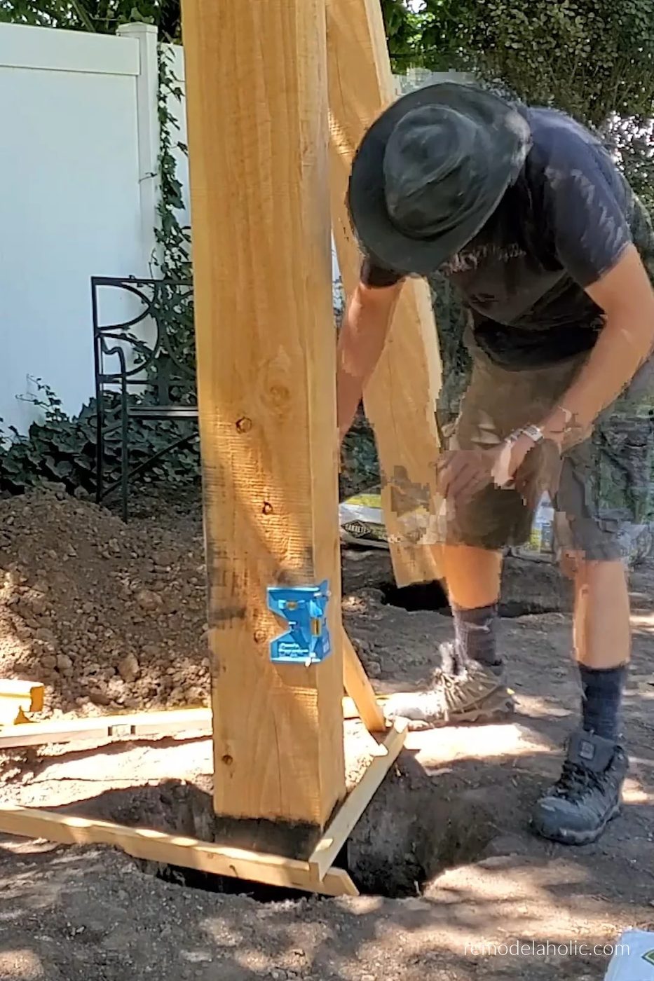 Place And Level Arbor Swing Post 8x8 In 3ft Hole 04, Bekob