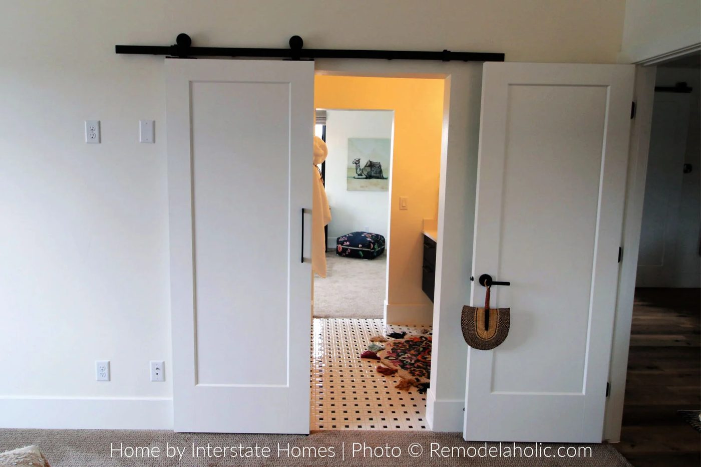 Diy Barn Door Design options Single Panel Barn Door Matching Interior Doors Jack And Jill Bathroom SG19 H04 Bekob