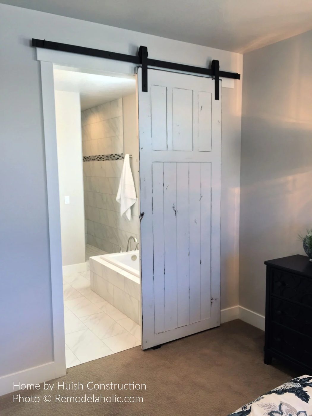 Diy Barn Door Design options Distressed White Painted Barn Door For Bathroom UV16 H27 Bekob
