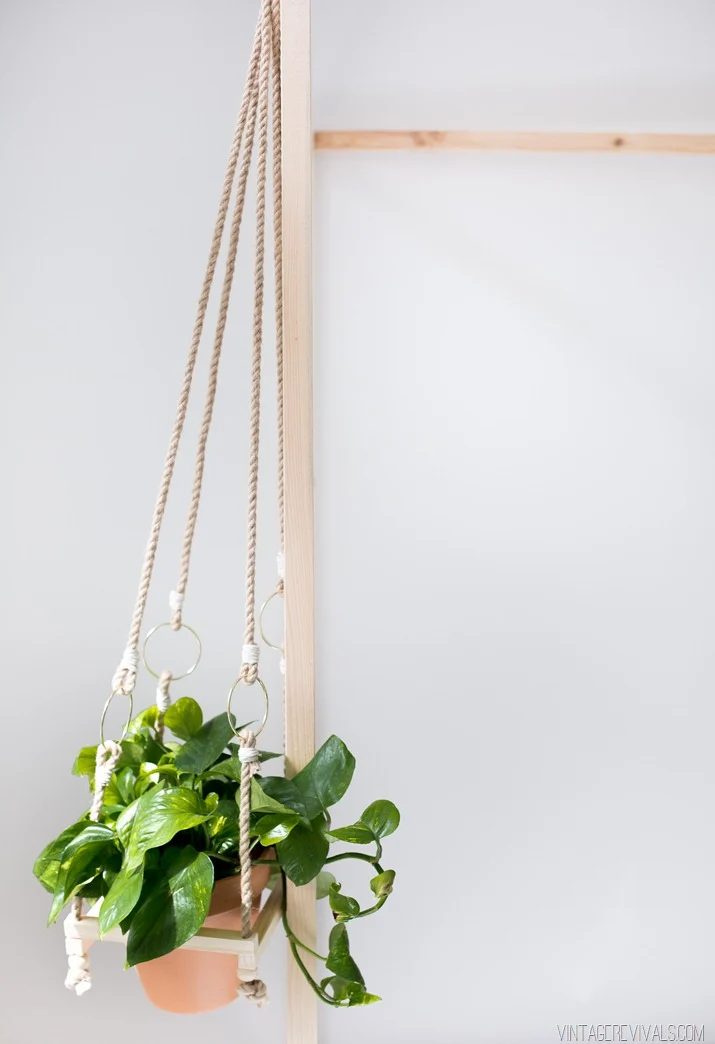 SimpleHangingBohoPlanterDIYvintagerevivals.com