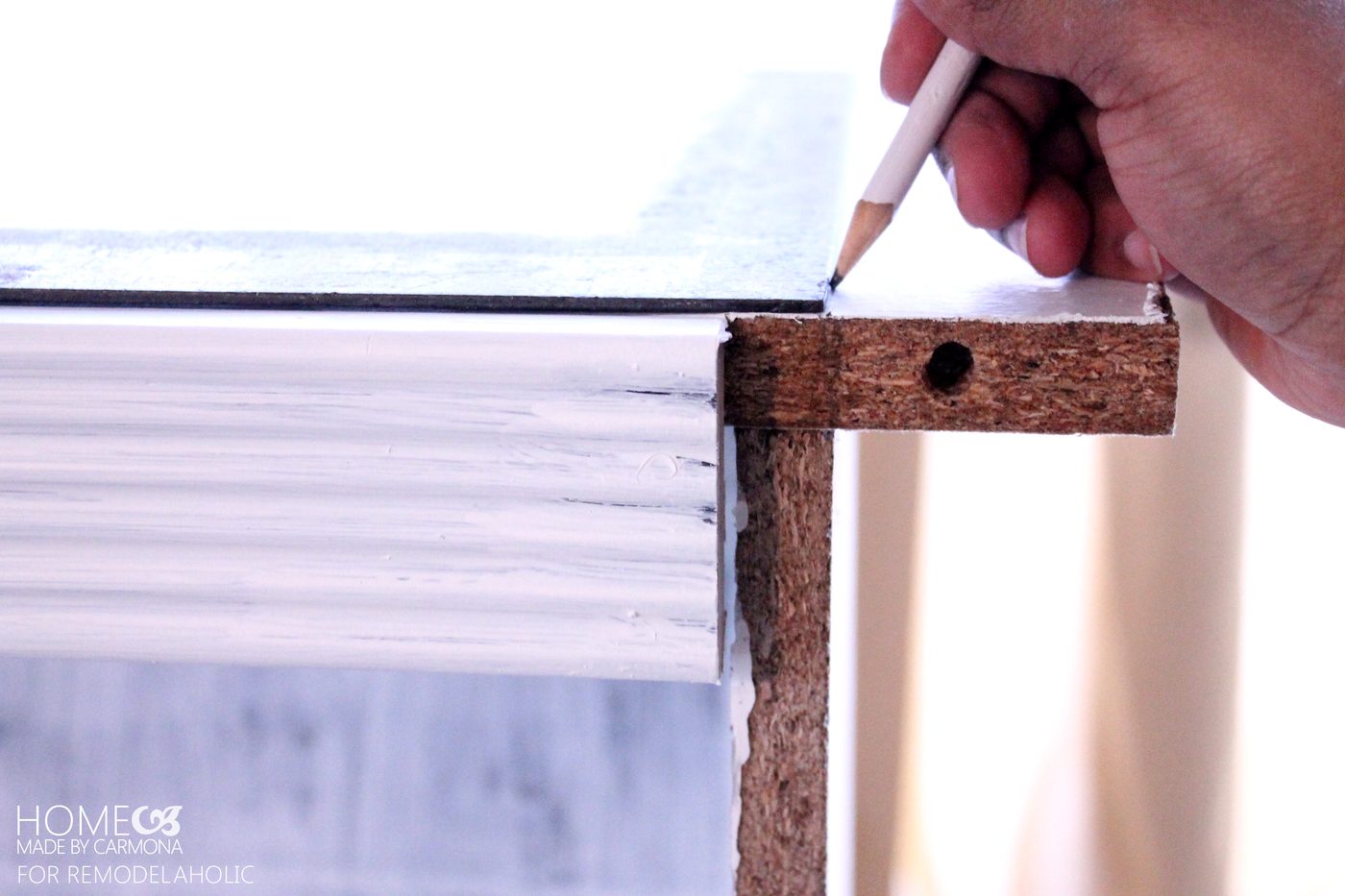 Cut off the base of the bookcase - HMBC for Bekob