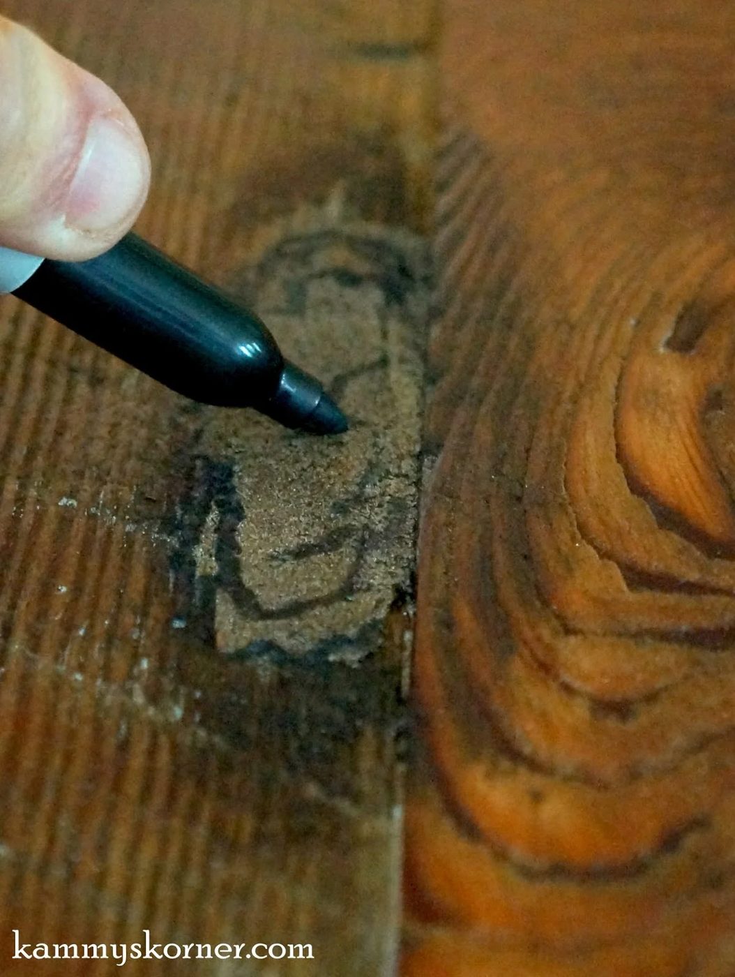 12 How to fill knots when reclaiming barn wood, stainable wood filler and sharpie, by Kammie's Korner featured on @Bekob