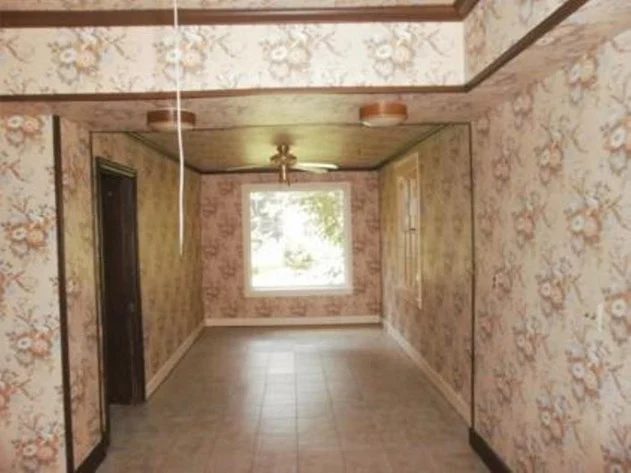 4 Dining room remodel using reclaimed wood, before, by Kammy's Korner featured on @Bekob