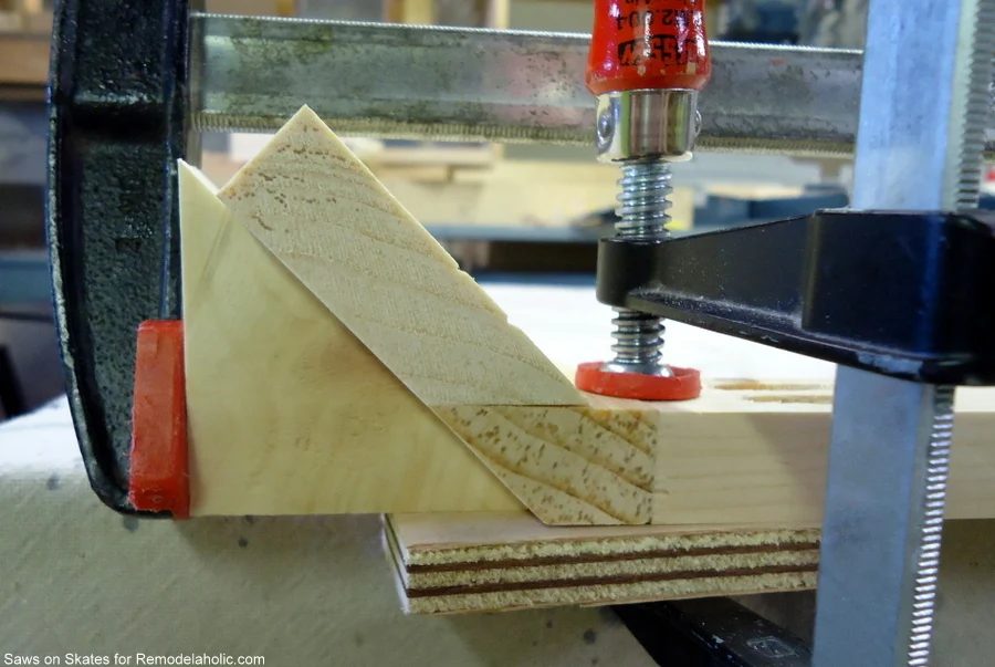 corner-cabinet-saws-on-skates-assemble-corners