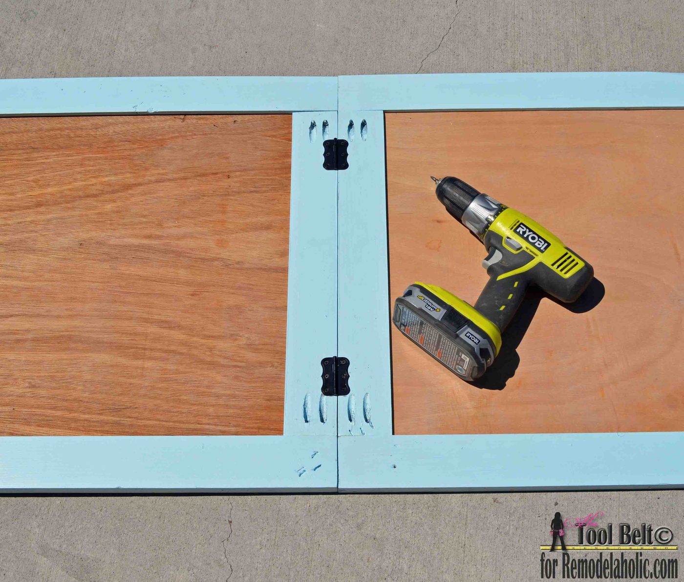 Build a clearly cute large Handmade chalkboard easel to create the well fitted sign for your next party or wedding. Free plans and walkthrough!
