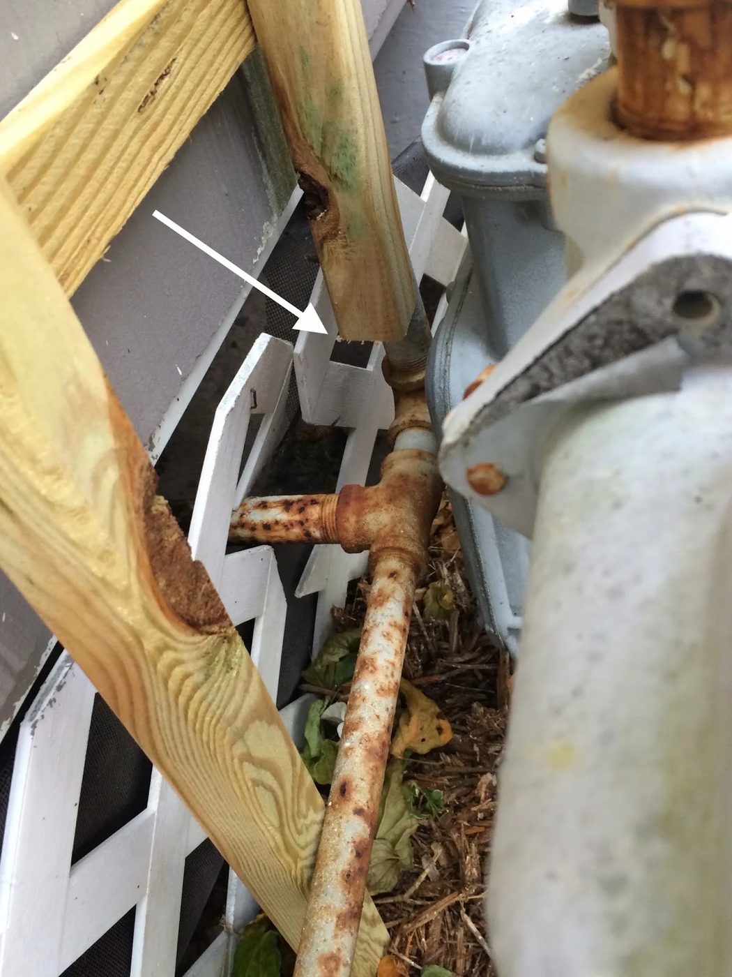 trimming a garden lattice to fit around pipes and meters - Easter Avenue Co on @Bekob